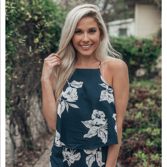 Floral Print X Back Crop Top - Picture 3 of 7